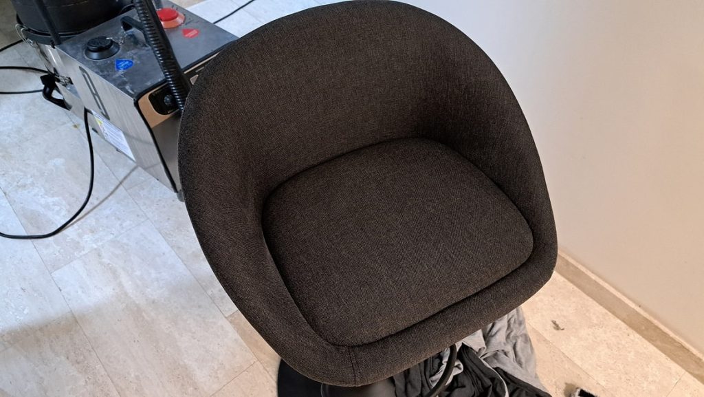 inainte si dupa curatarea a 2 scaune de bucatarie inoradea