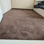 curățare mochete Oradea înainte – murdărie acumulată și pete în profunzime