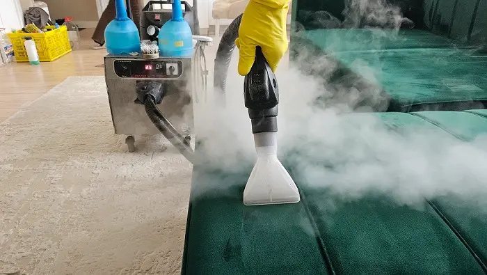 curățare canapele Oradea cu extracție – eliminare pete și bacterii