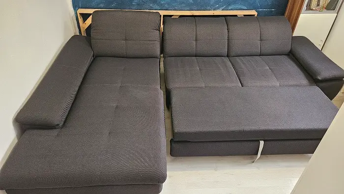 canapea murdară înainte de curățare Oradea pete vizibile și uzură