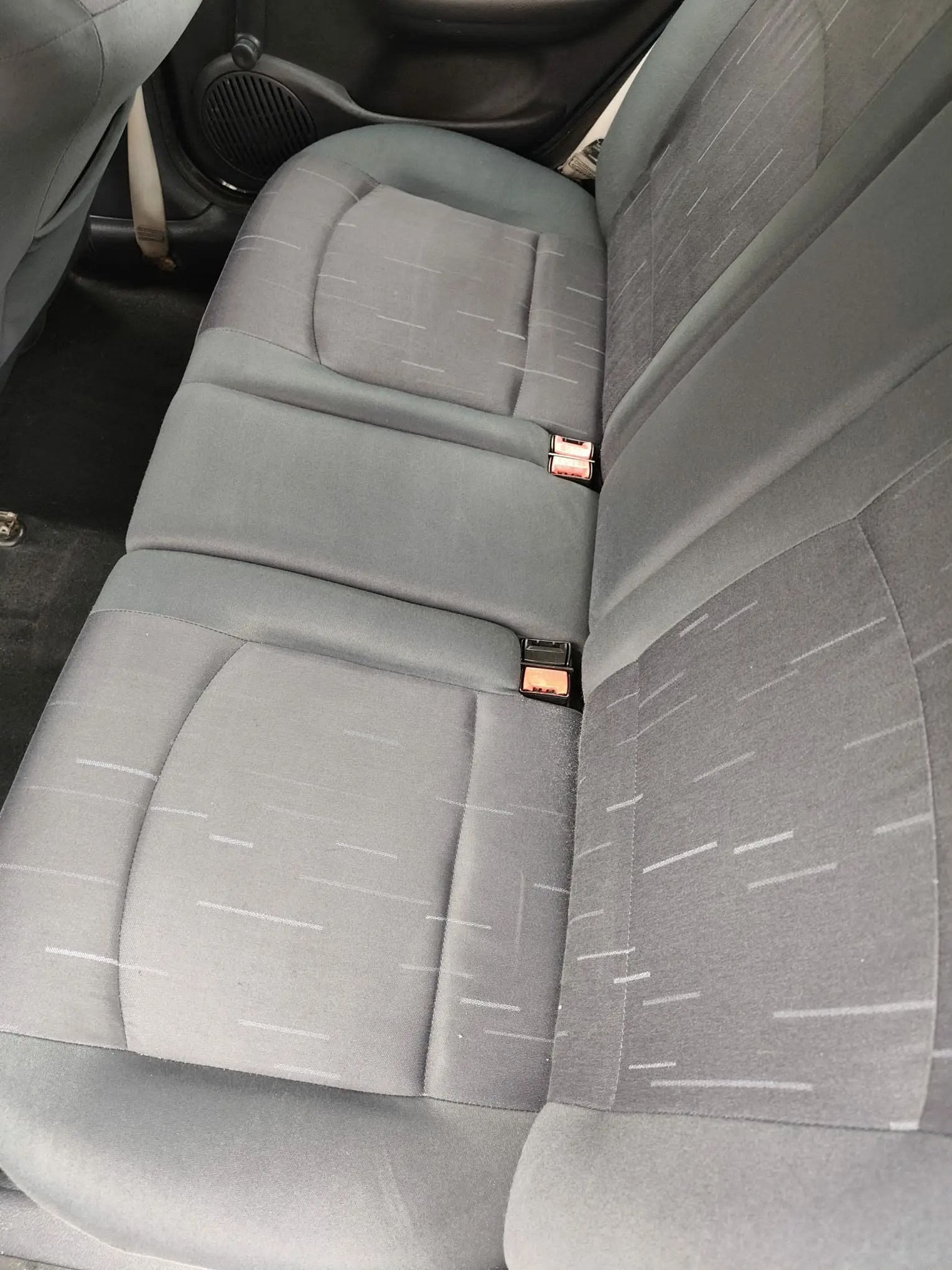 banchetă auto curată după curățare profesională Oradea tapiterie igienizată