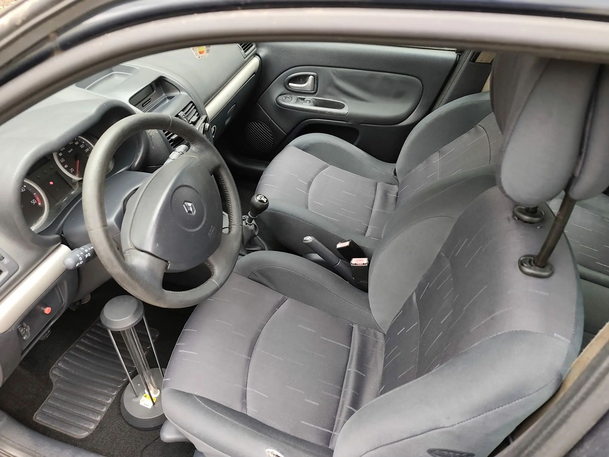 curățare interior auto Oradea rezultat final fără pete și mirosuri