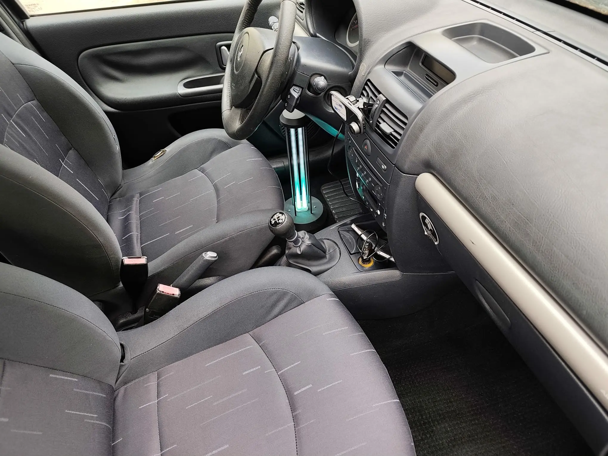 interior auto curat Oradea după igienizare tapiterie și dezinfectare