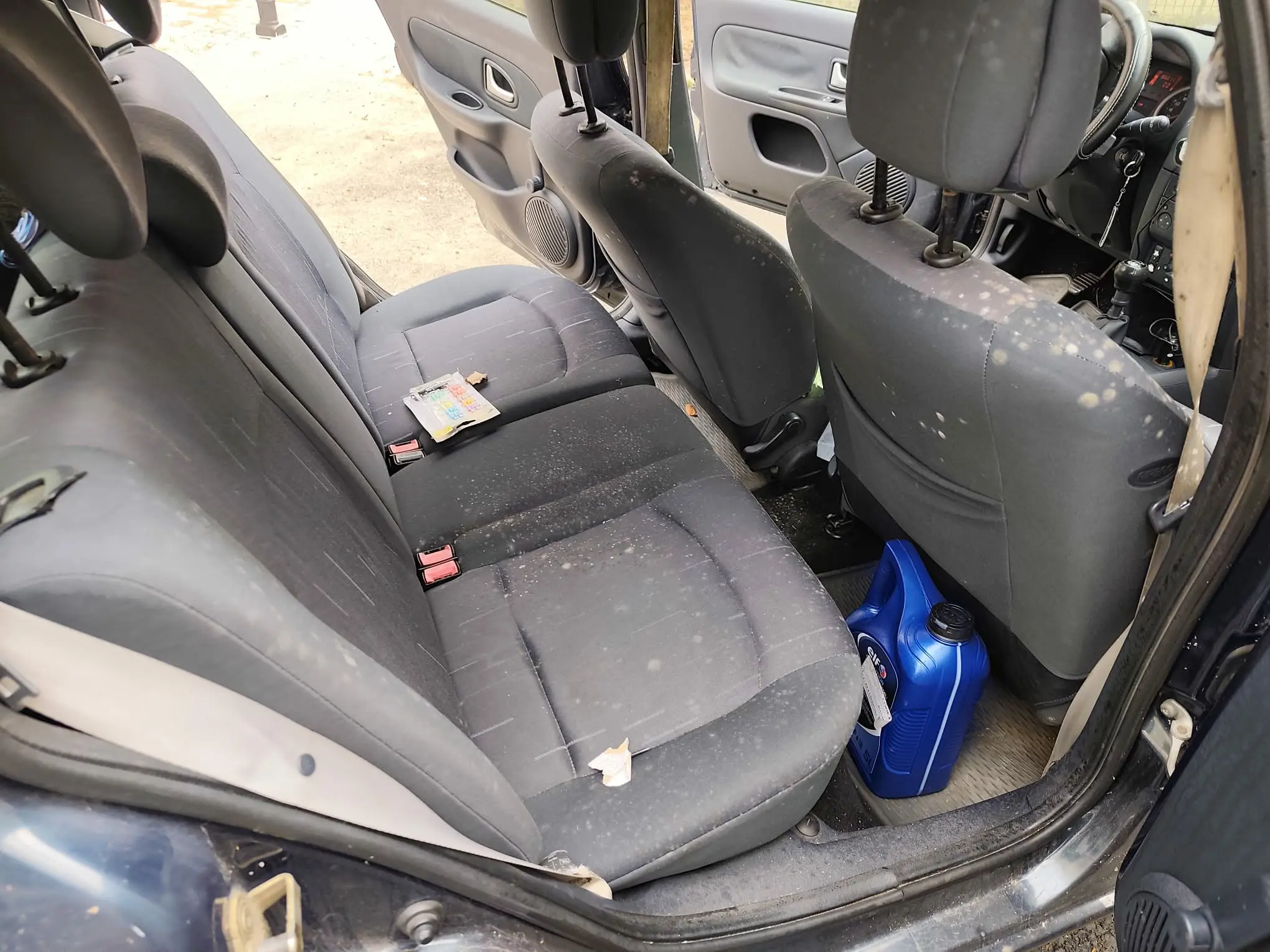 banchetă auto murdară Oradea înainte de spălare tapiterie auto