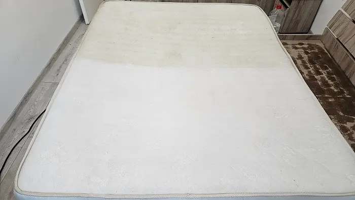 saltea curată după curățare cu aburi Oradea fără pete și igienizată