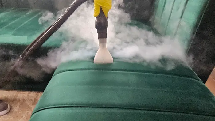 curățare canapea Oradea în profunzime – extracție murdărie din tapițerie