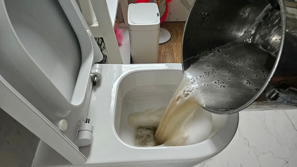 Curățare profesională saltea prin injecție-extracție în Oradea
