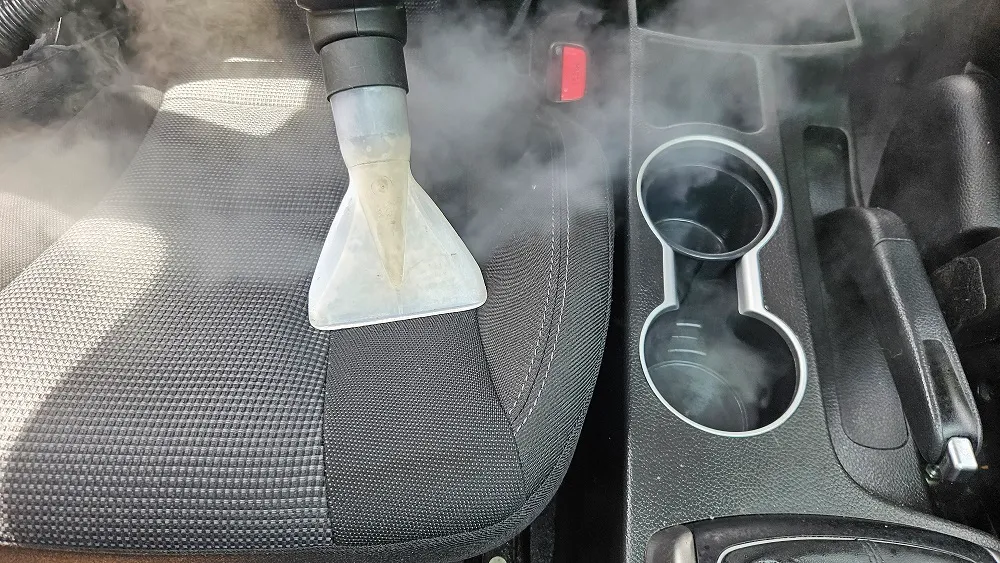 detailing-interior-auto-in-timpul-curatarii