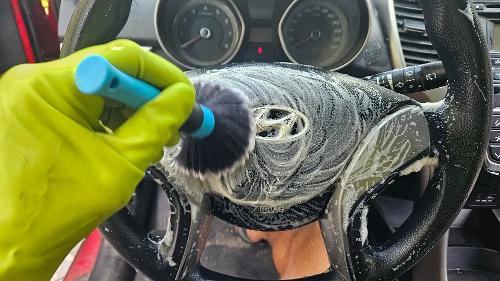 in-timpul-curatarii-interior-auto-oradea-cleanspot