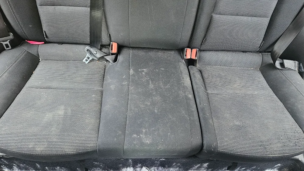 inainte-curatare-profesionala-tapiterie-auto