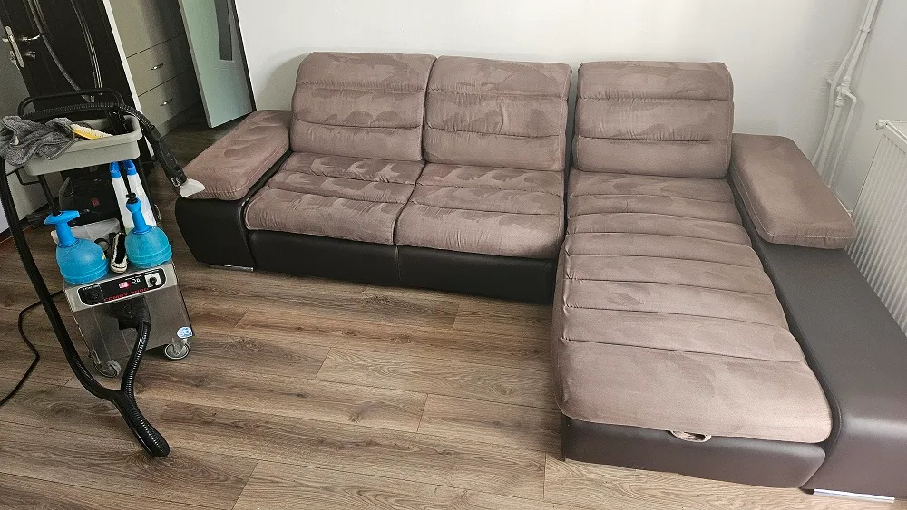 Canapea tip colțar după spălare și igienizare CleanSpot Oradea