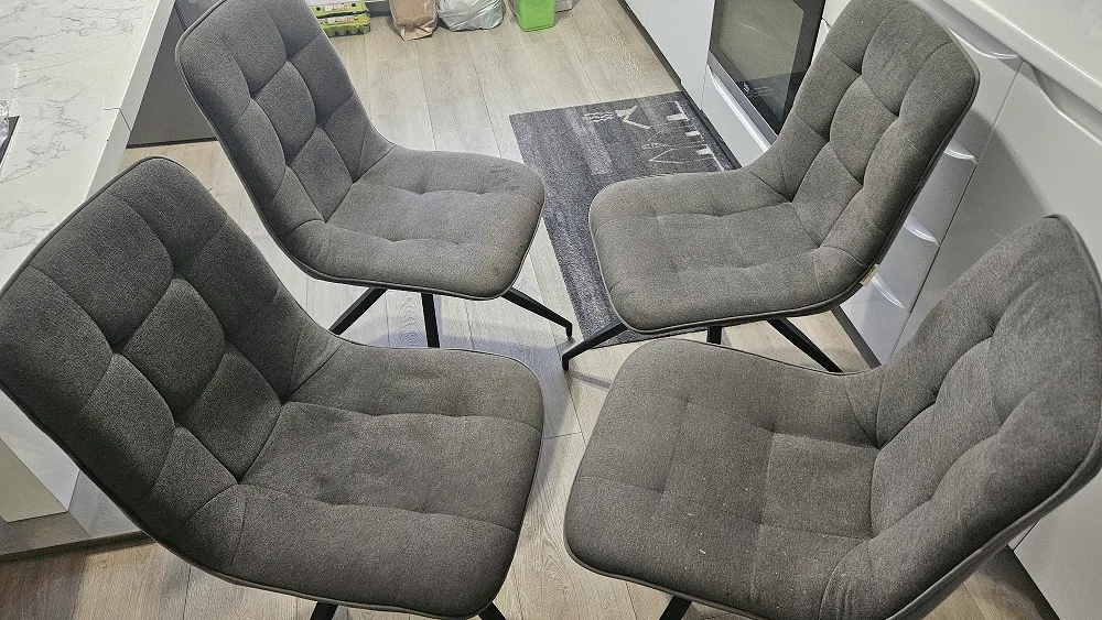 Set de scaune tapițate înainte de curățarea CleanSpot în Oradea
