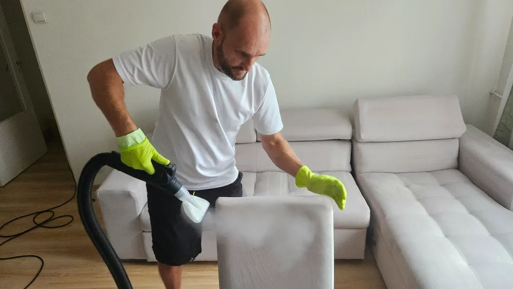 Igienizare cu aburi a tapițeriei mobilierului la domiciliu în Oradea