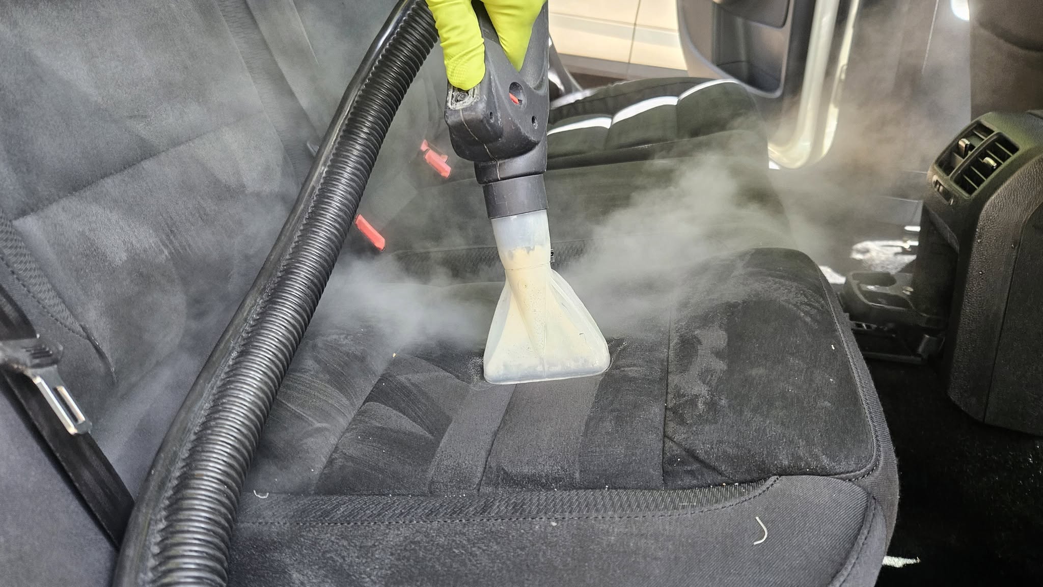Curățătorie profesională pentru tapițerie auto în Oradea