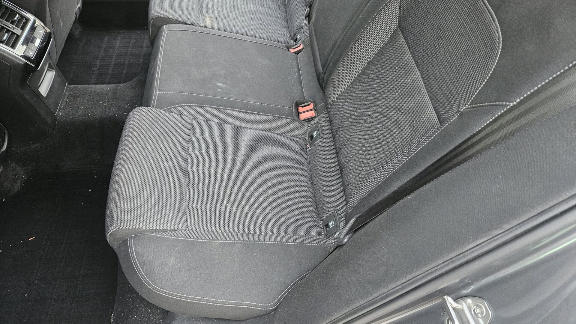 Spălare și curățare profesională interior auto în Oradea