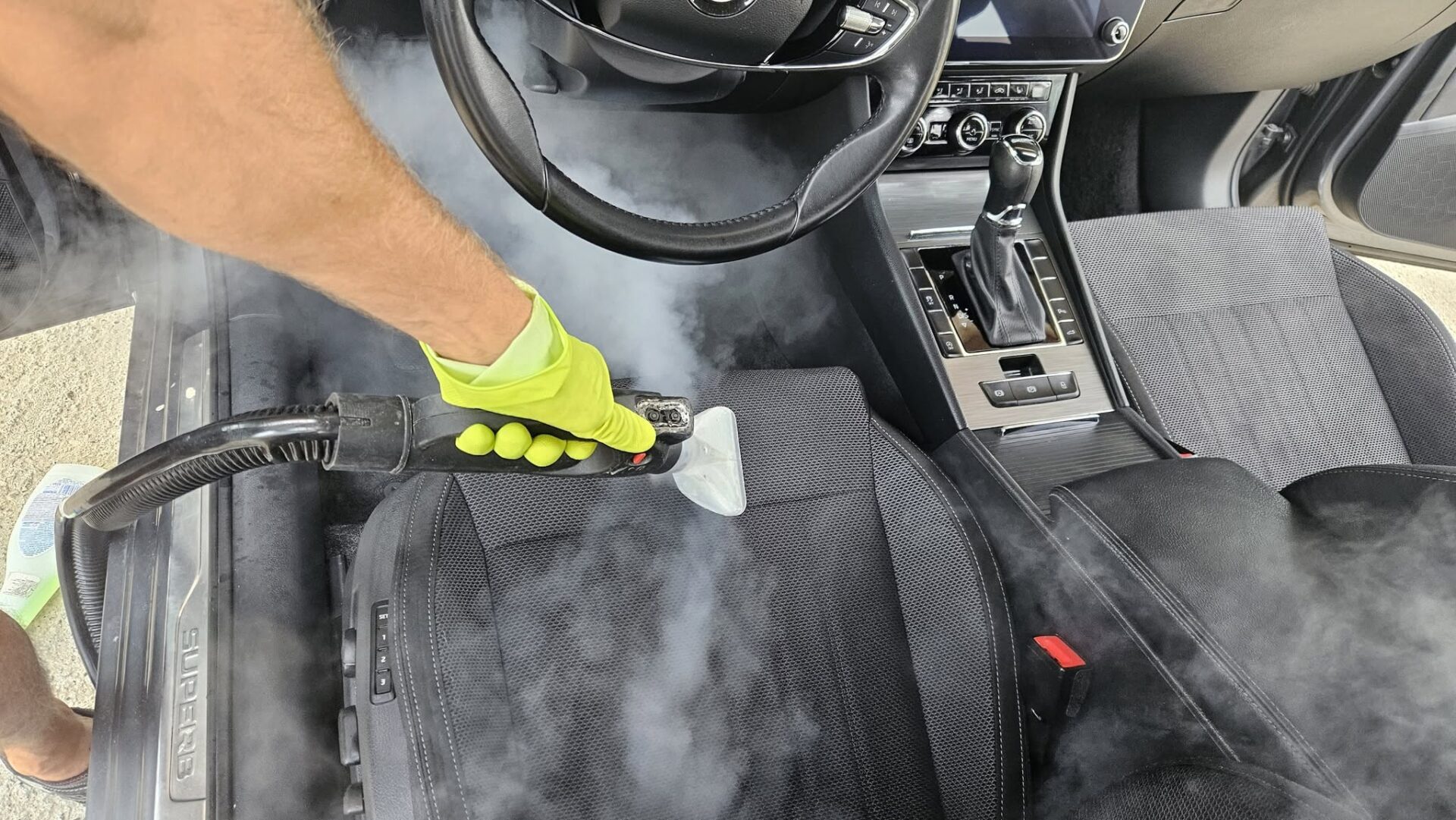 Curățătorie profesională pentru tapițerie auto în Oradea