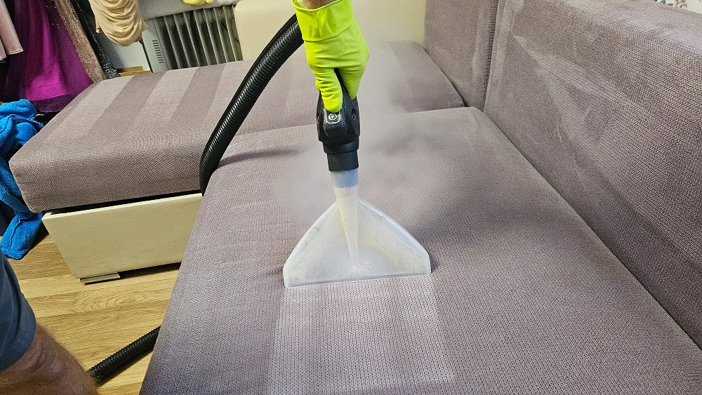 procesul de curatare spalare si igienizare cu aburi pentru canapele coltare in oradea cleanspot